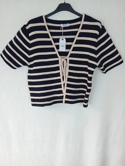 Kurze Strickjacke- schwarz